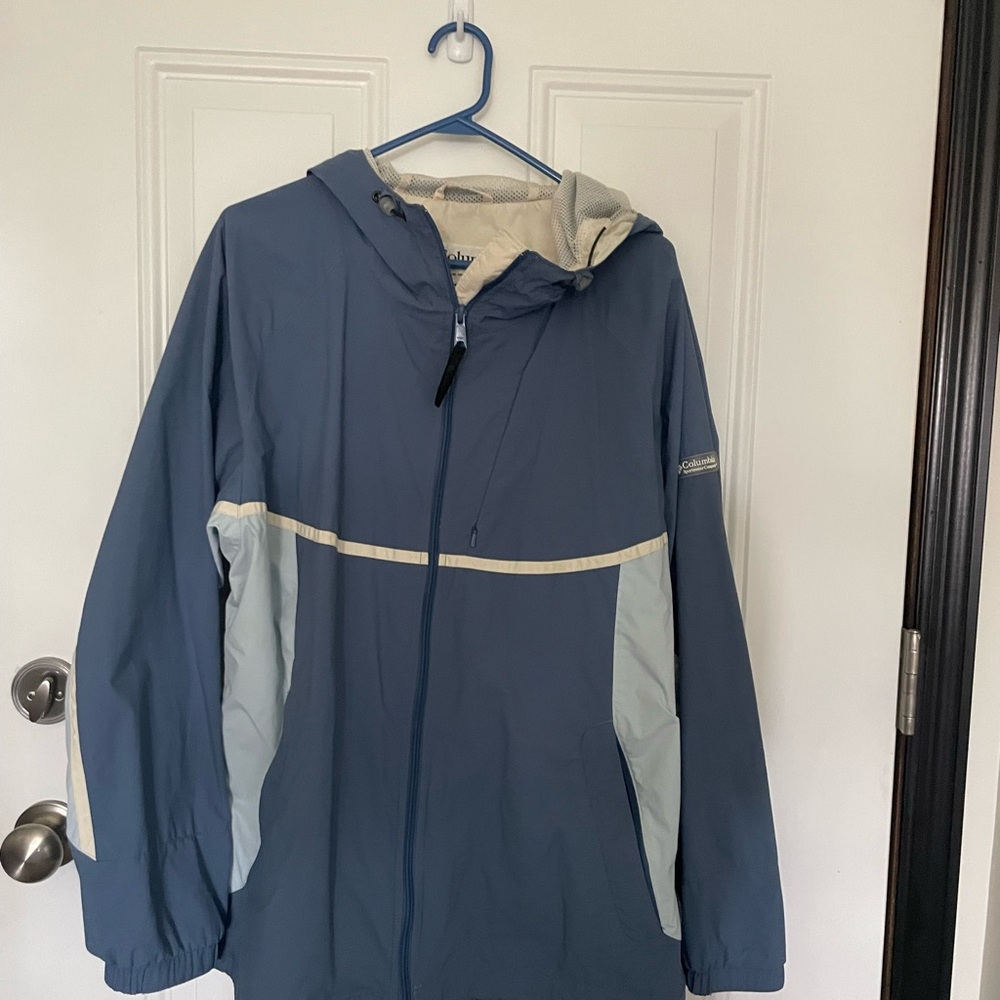 Spring jacket/water resistant. Jacket - Picture 10 of 10